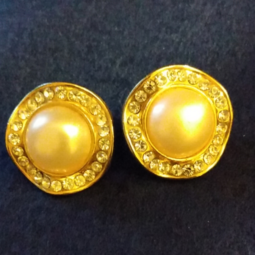 Rhinestone and Pearl stud earrings.